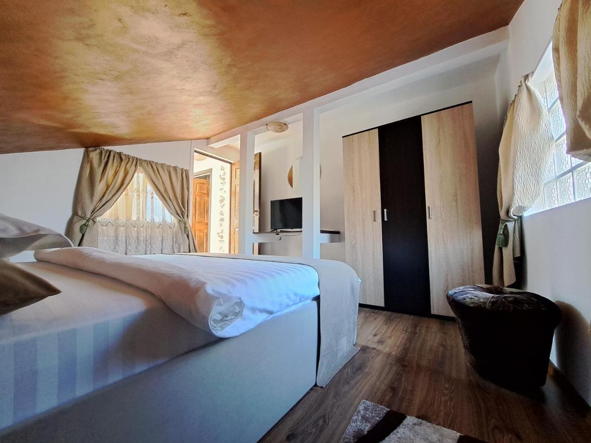 Shelby Accommodation -Adult Only- Sinaia Exterior photo